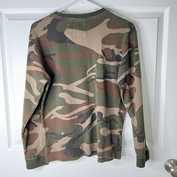 Men’s Champs Sports Gear Camo Army Long Sleeve Shirt Size SMALL - Picture 3 of 3